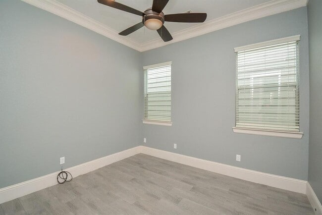 Building Photo - 1205 Aurora St