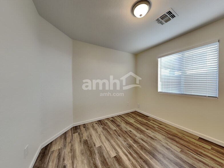 Building Photo - 22972 W Gardenia Dr