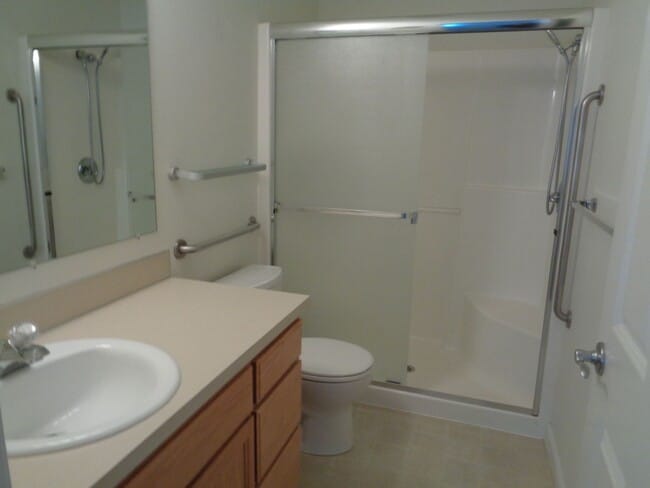 Building Photo - 3 Bedroom on Dead End Street!!