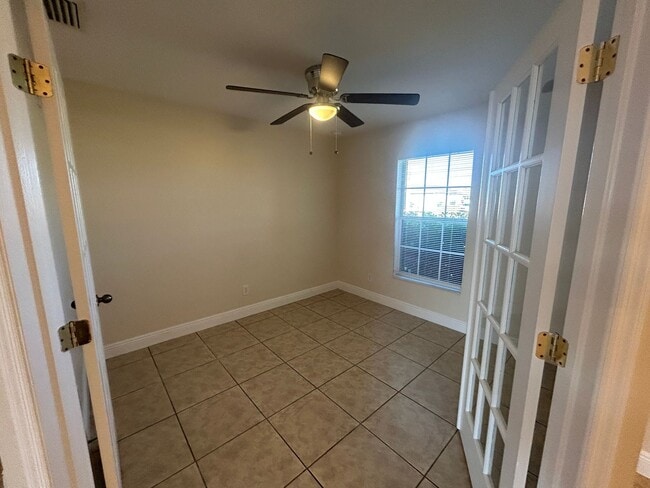 Building Photo - 1900 Kismet Pkwy W