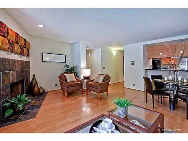 Building Photo - $3,100 - 2 Bed / 2 Bath Condo in Mission H...