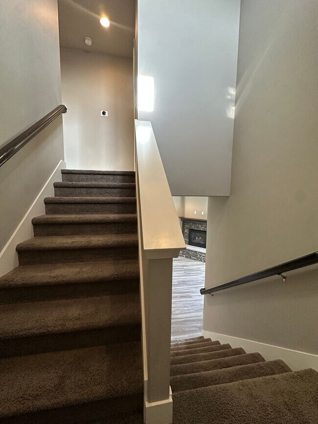 Building Photo - Beautiful Stone Creek Home | Open Layout, RV Parking & Private Pool Access