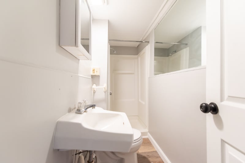 Building Photo - 672 N Main St