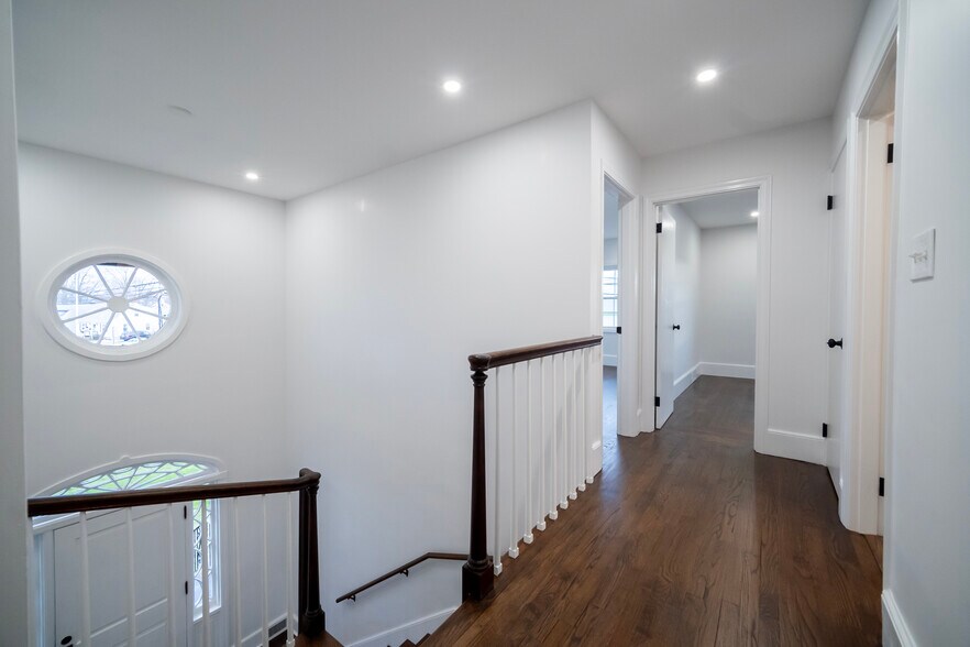 Building Photo - 10 Wampanoag Trl