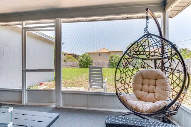 Building Photo - 589 Coconut St