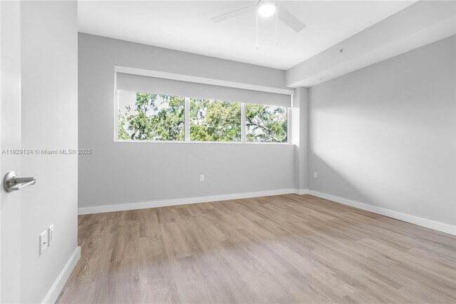 Building Photo - 3335 Thomas Ave