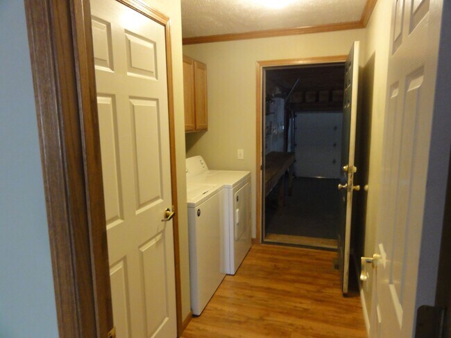 Building Photo - 30856 Kings Valley Way
