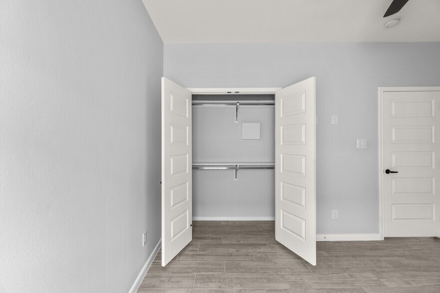 Building Photo - 11018 N 33rd Ln