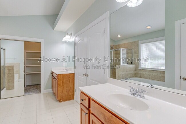 Building Photo - 2041 Jadewood Dr