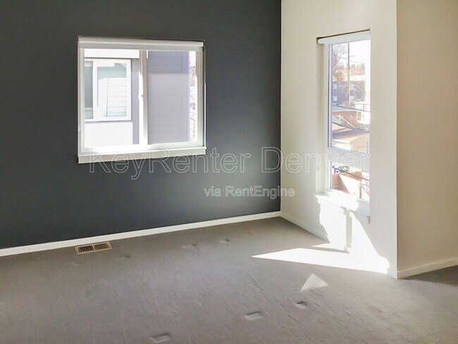 Building Photo - 2725 W 25th Ave