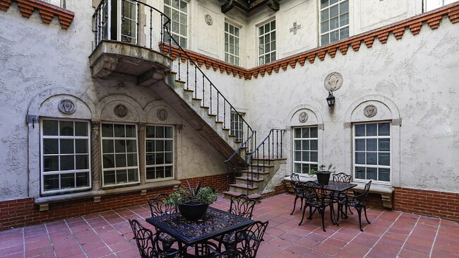 Building Photo - 206 Liberty St