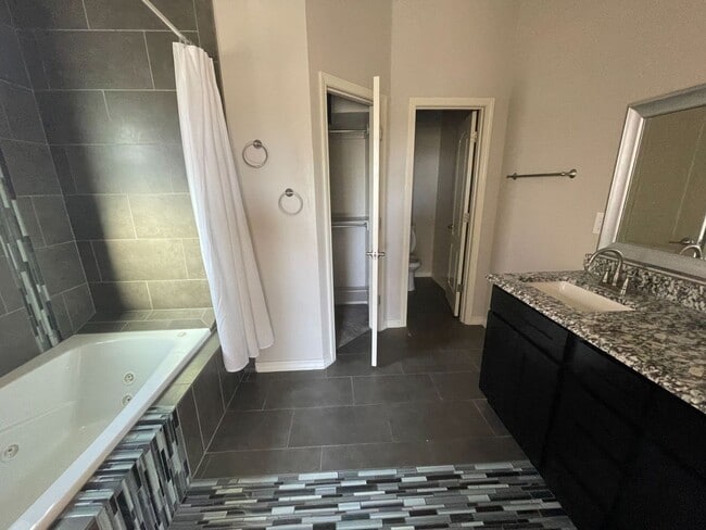 Building Photo - BEAUTIFUL EASTSIDE HOME Open House 09/02/2023 from 1:00pm to  1:30pm