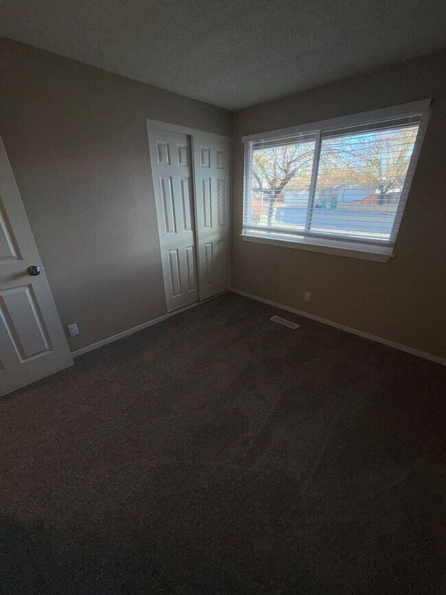 Building Photo - Upgrade Your Living: Spacious 4-Bedroom Ho...