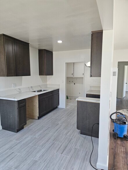 Building Photo - 14626 S Budlong Ave