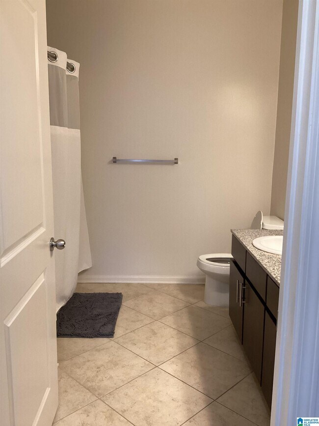 Building Photo - 1840 Oxmoor Rd