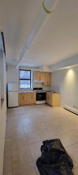 Building Photo - 37-20 85th St