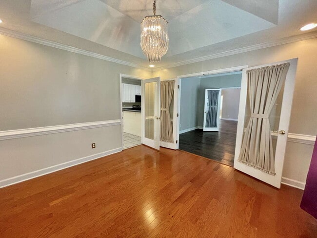 Building Photo - Spacious 3-Bedroom Nest with 2.5 Baths And...