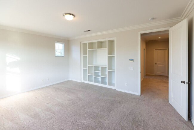 Building Photo - 16633 Sonora St