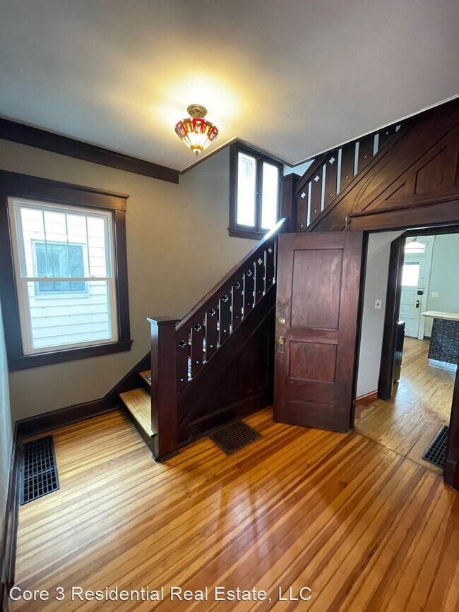 Building Photo - 3 br, 2 bath House - 803 E Grove St