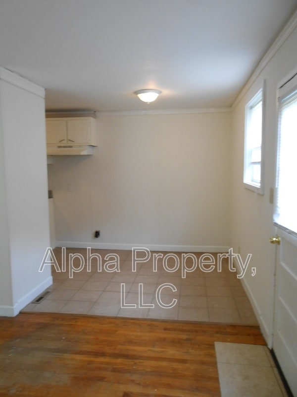 Building Photo - 212 Campbell Ave