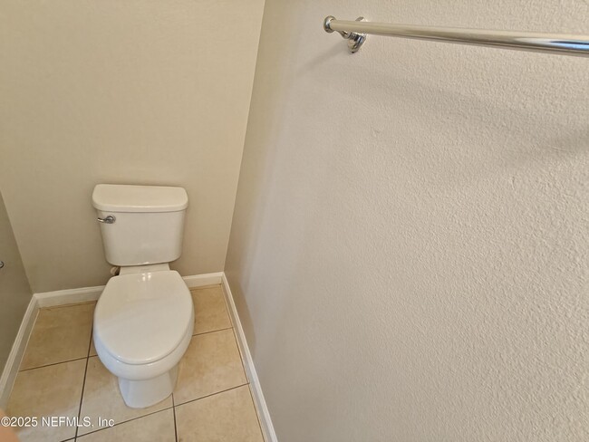 Building Photo - 6918 Roundleaf Dr