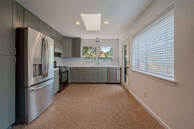 Building Photo - 810 Richvale Ln