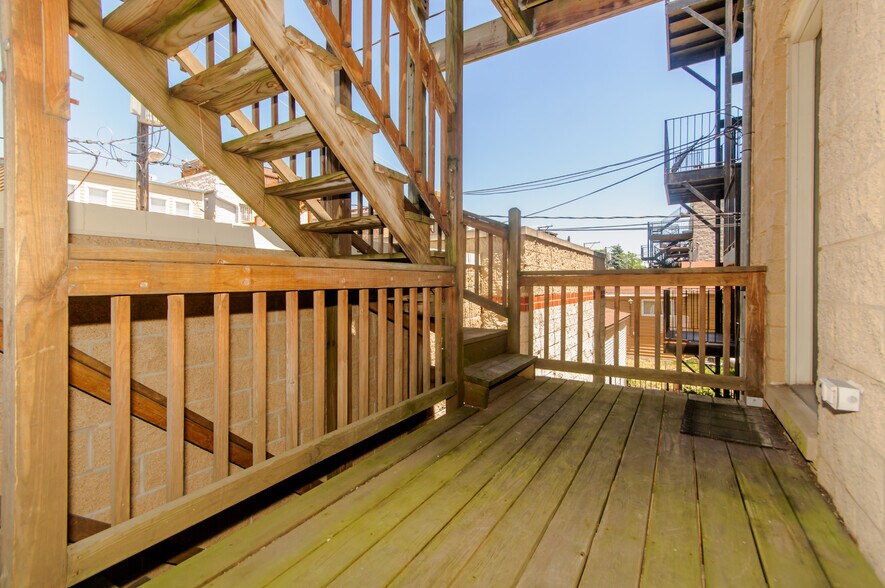 Building Photo - 1344 W Grenshaw St