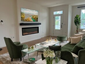 Building Photo - Stunning 3 Bedroom 2.5 Bathroom