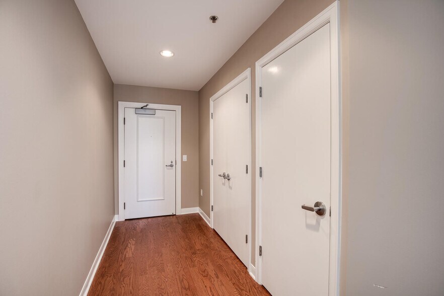 Building Photo - 525 W Lafayette Blvd