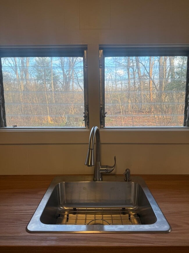 Building Photo - One Bedroom House - located in Upper Bucks County