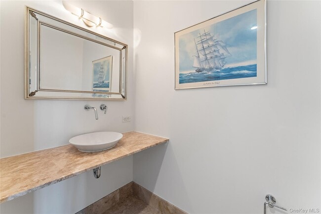 Building Photo - 175 Huguenot St