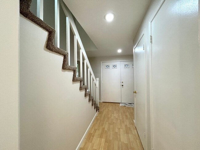 Building Photo - Beautiful 4BD Home | Fireplace, Fenced Backyard, Deck, Garage & A/C
