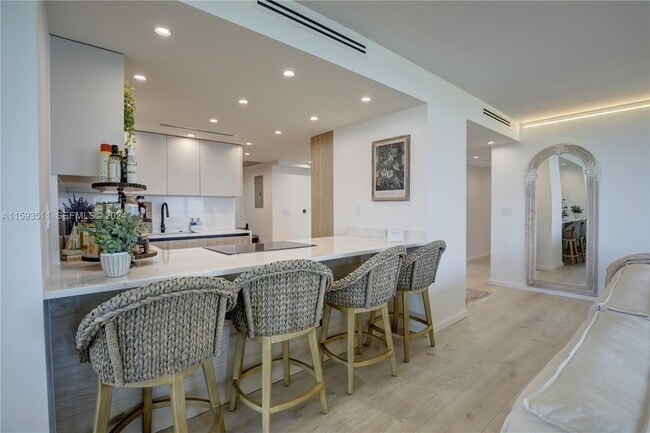 Building Photo - 1121 Crandon Blvd