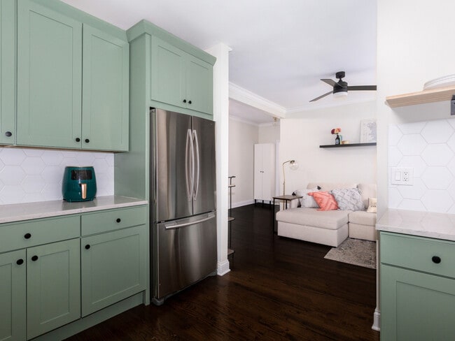 Building Photo - 1335 W Lunt Ave