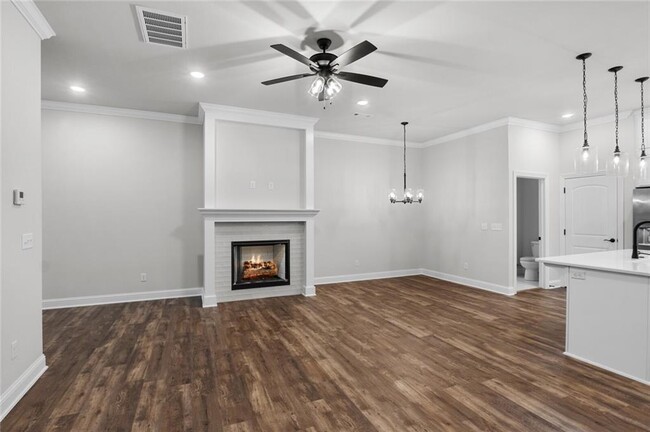 Building Photo - 2900 SW Arlington Blvd