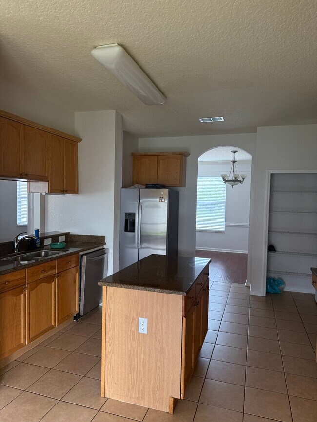 Building Photo - 2914 River Birch Dr