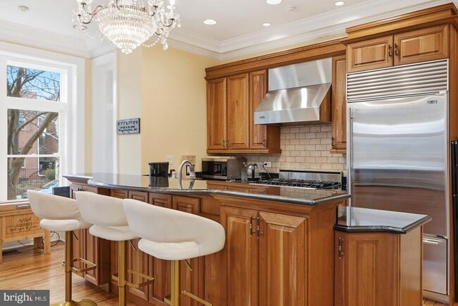 Building Photo - 949 S St NW