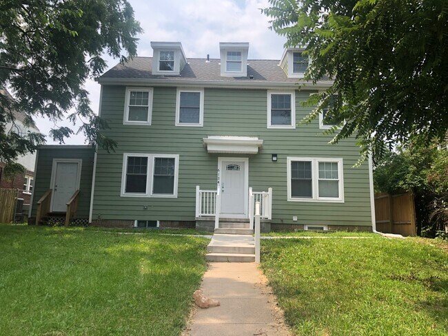 Building Photo - 6124 N 30th St