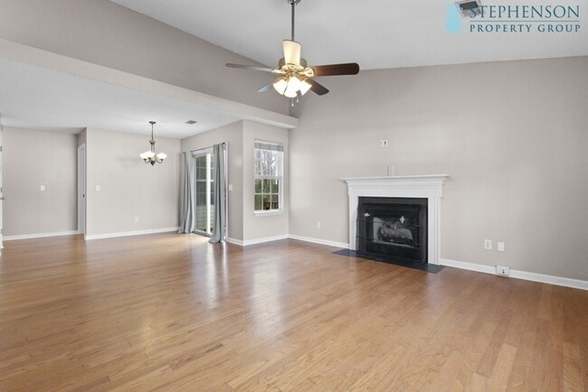 Building Photo - Chapin home