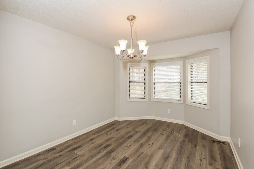 Building Photo - 2752 Hawk Trace NE