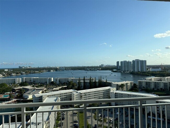 Building Photo - 18021 Biscayne Blvd