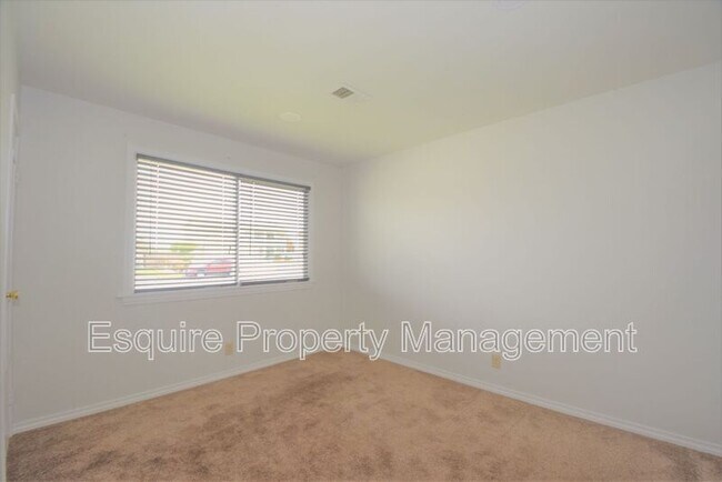 Building Photo - 2675 Munson St