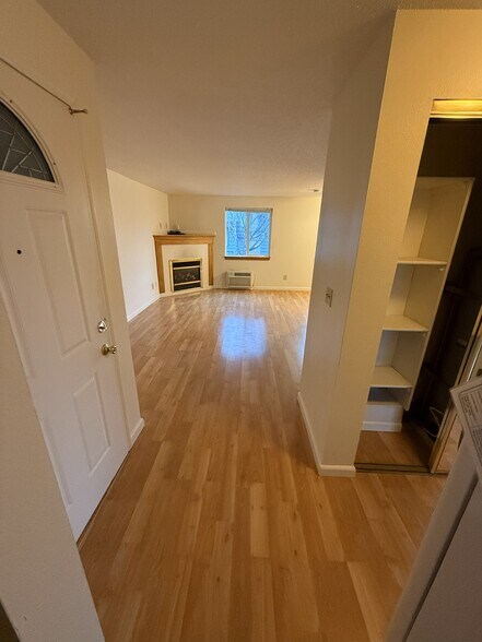 Building Photo - 2317 SE Division St