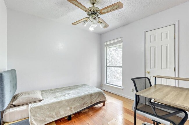 Building Photo - 12808 Irongate Ave