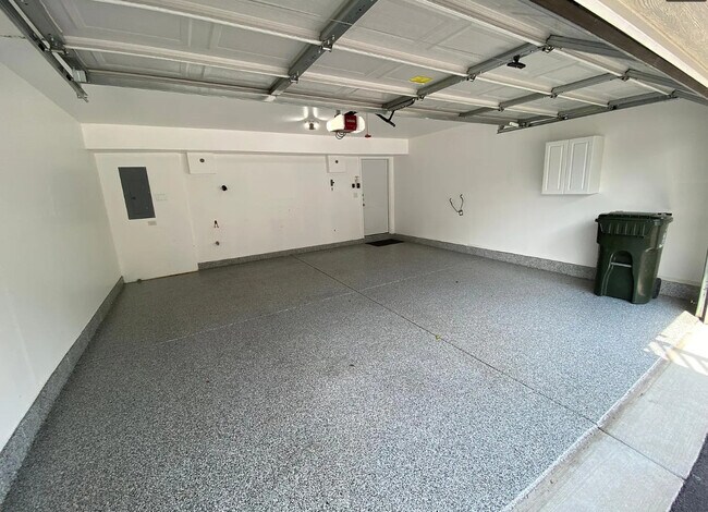 Building Photo - 2873 Henley Ln