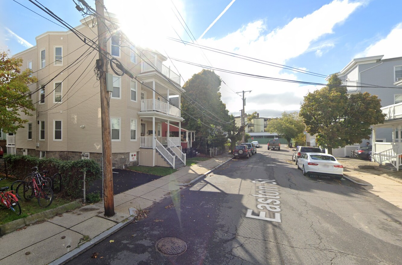 Building Photo - 86 Easton St