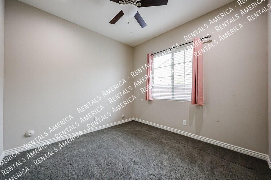 Building Photo - 3375 E Balsam Dr