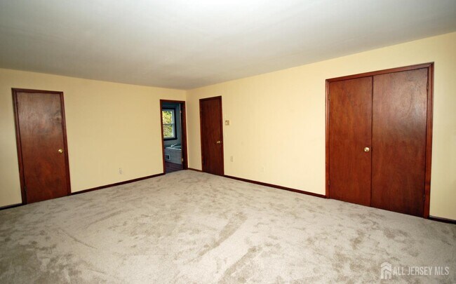 Building Photo - 6 Heather Ln