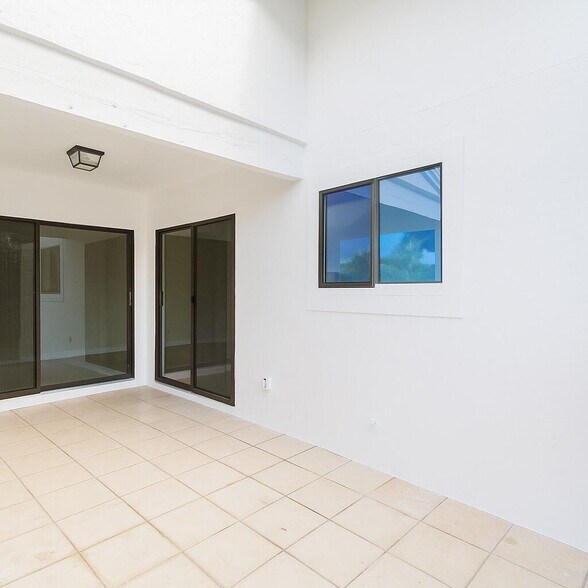 Building Photo - 9204 Roan Ln