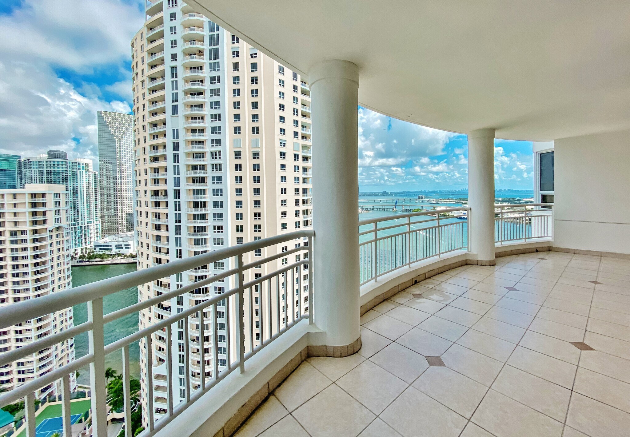 Building Photo - 808 Brickell Key Dr